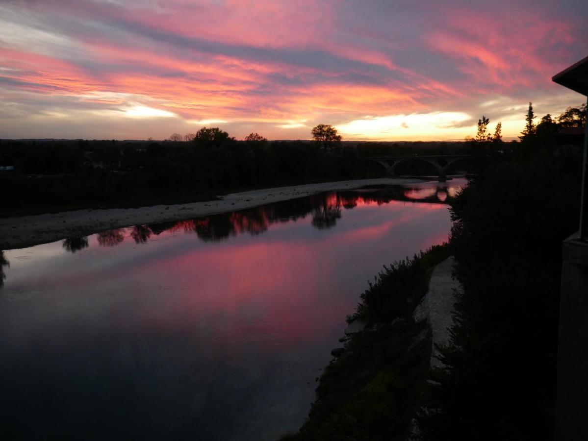 Hotel Restaurant Cote Garonne Le Balcon Des Dames - Tonneins Fauillet Marmande - Vue Panoramique Bord De Garonne Chambres Climatisees المظهر الخارجي الصورة