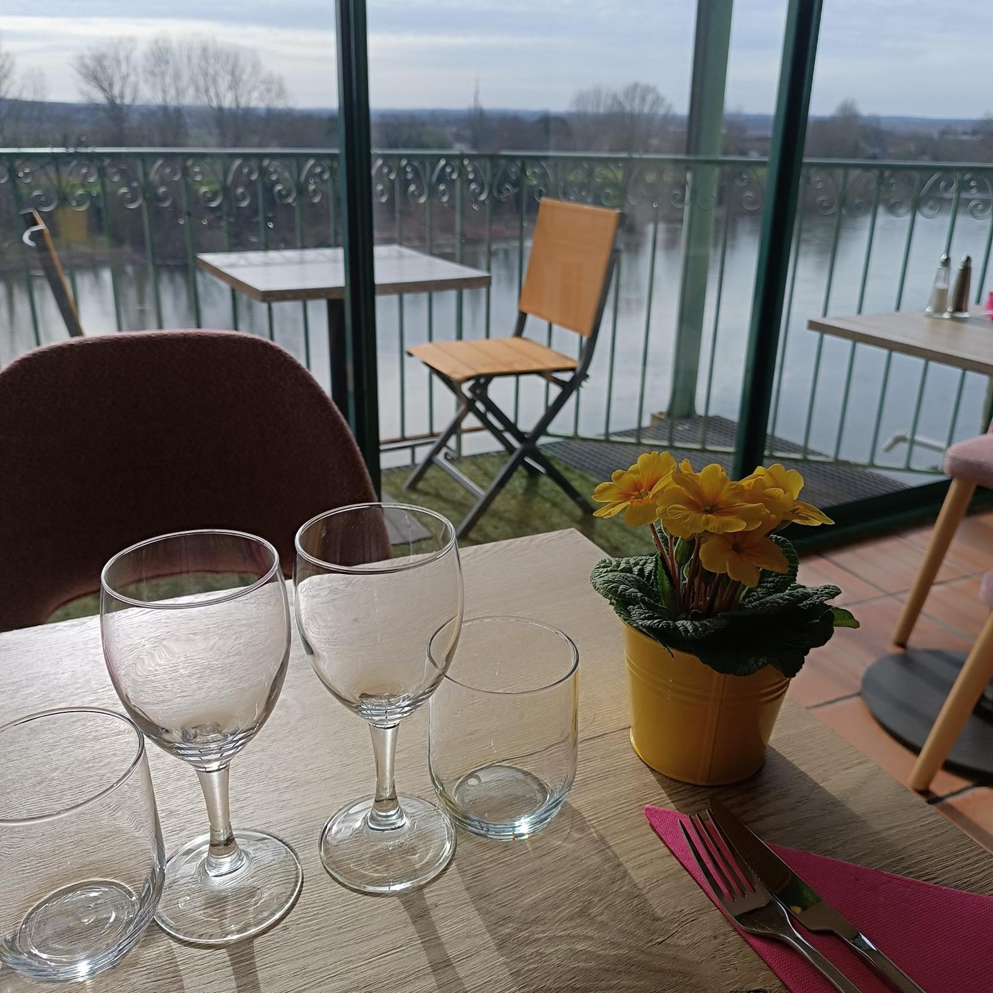 Hotel Restaurant Cote Garonne Le Balcon Des Dames - Tonneins Fauillet Marmande - Vue Panoramique Bord De Garonne Chambres Climatisees المظهر الخارجي الصورة